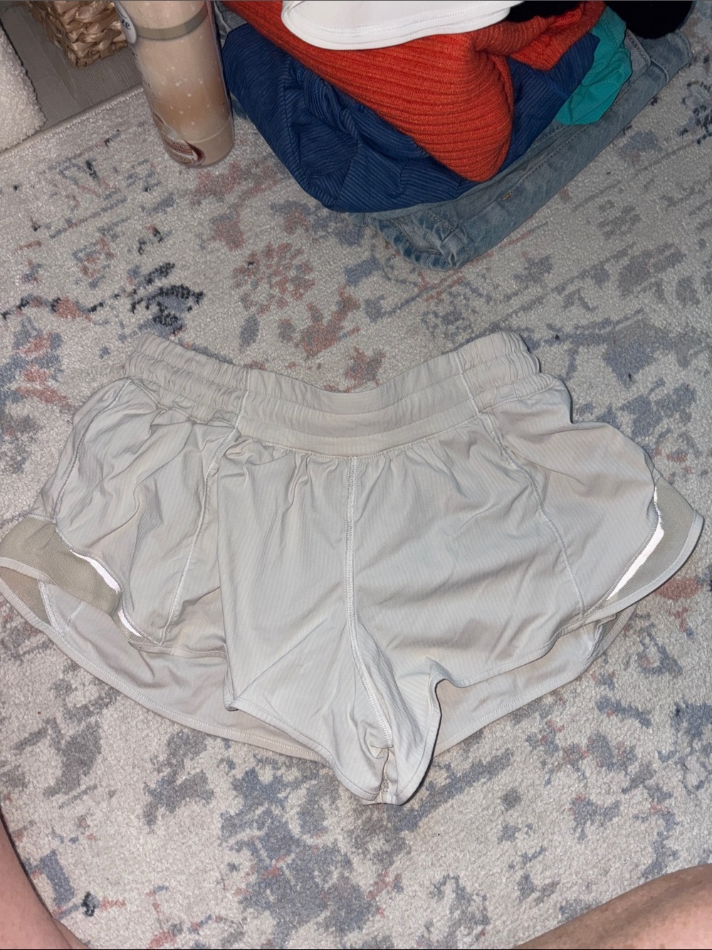 Lululemon hotty hot shorts size 6